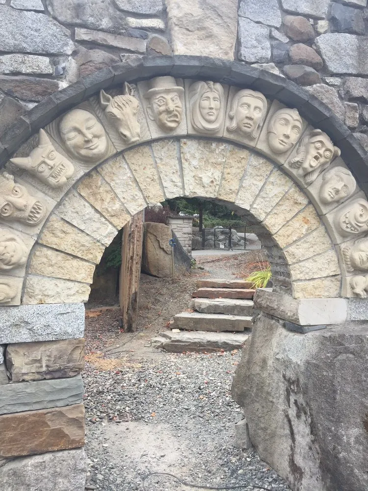 Expert outdoor landscaping in Issaquah, WA by Marenakos Rock Center