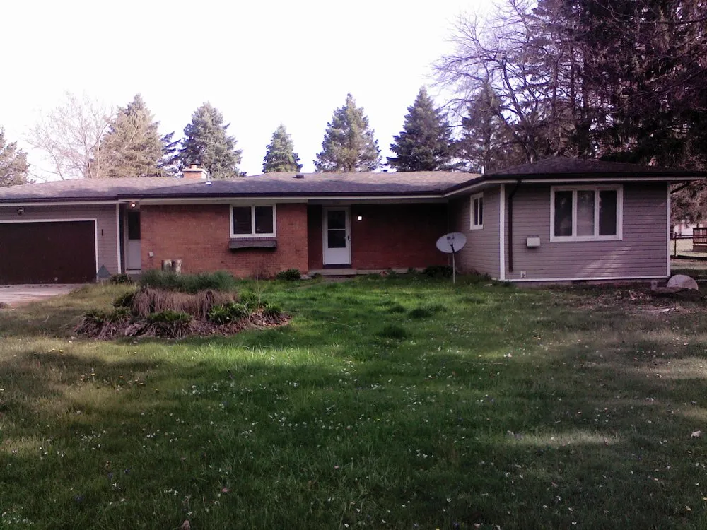 Professional garden landscaping experts serving Ida, MI - Marflo's Lawn Service