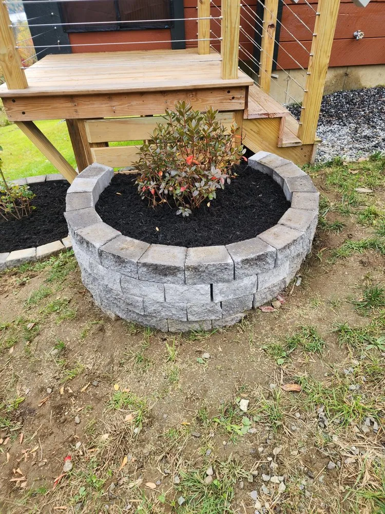 Top-rated yard cleanup service in Moosup, CT by Maria Does it All