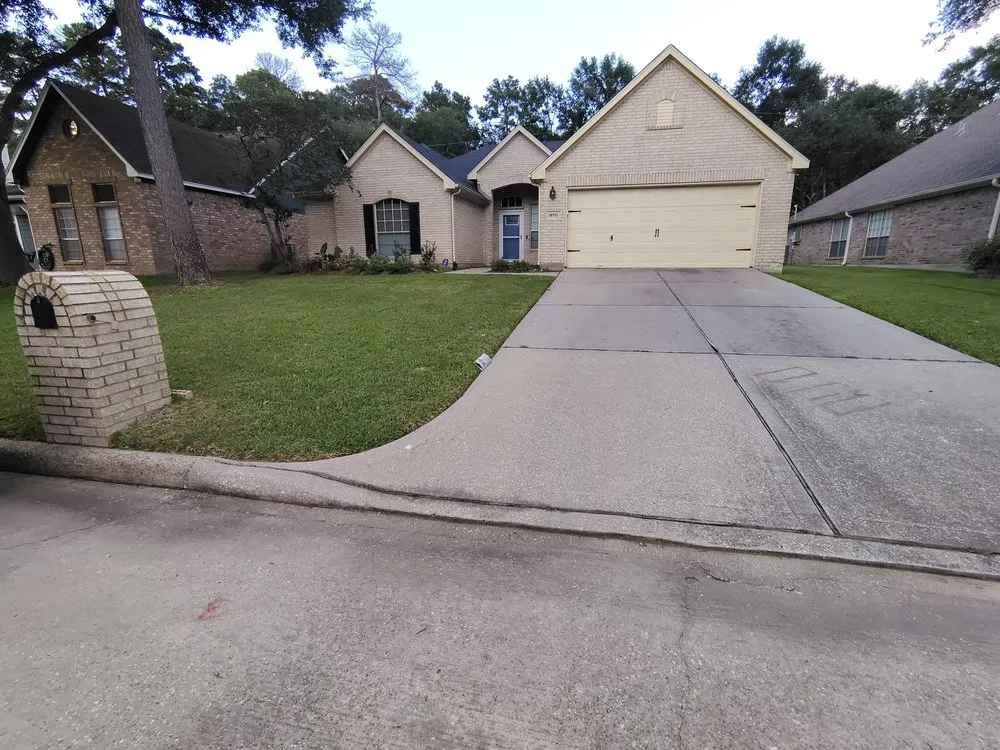 Professional residential landscaping for homes in Klein, TX by Maria Mejia Landscaping Services