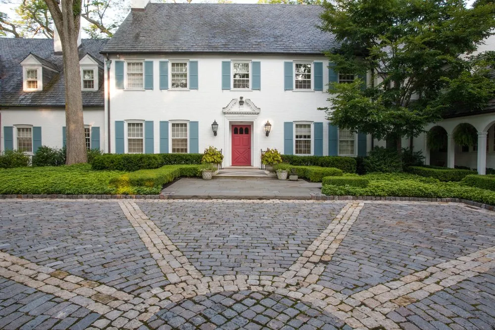 Custom lawn mowing service in Lake Bluff, IL - Mariani