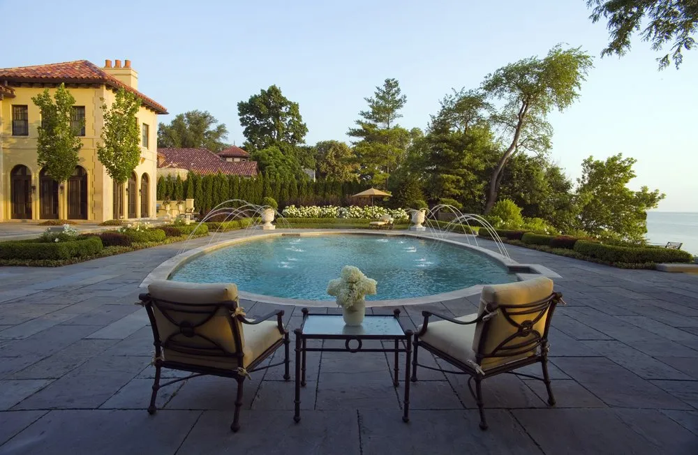 Custom garden landscaping in Lake Bluff, IL - Mariani