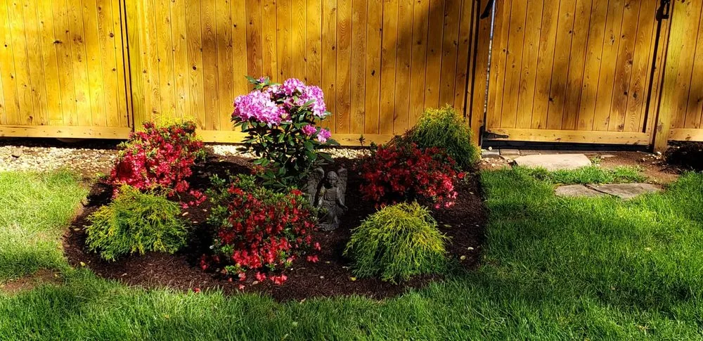 Custom lawn mowing service experts serving Newark, NJ - Mariano Reyes And Son Landscaping