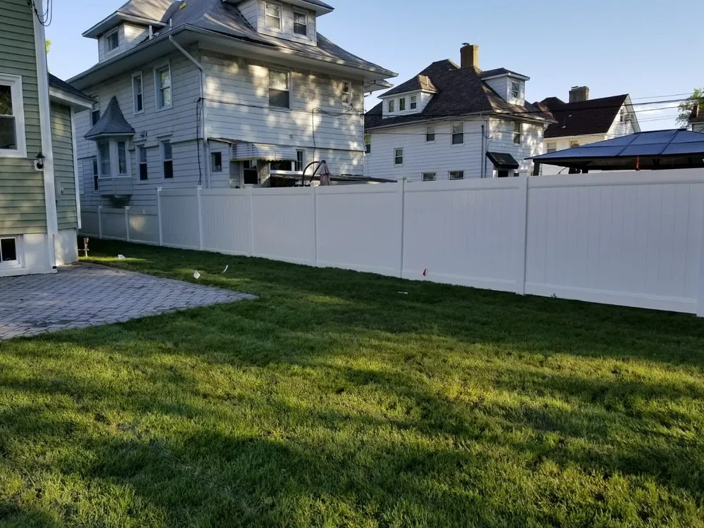 Custom lawn care service in Newark, NJ - Mariano Reyes And Son Landscaping