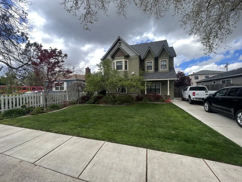 Professional lawn care service in Foothill Farms, CA - Mariano's Gardening Service