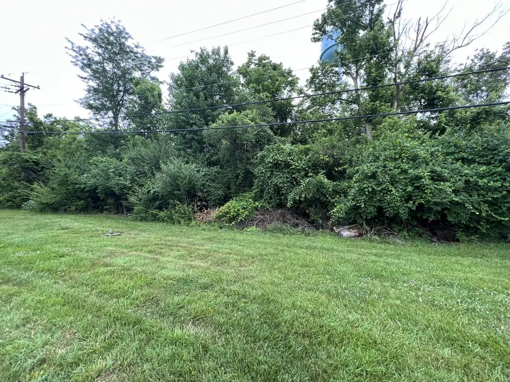 Affordable outdoor landscaping for homes in Hamilton, OH by Maricle construction land management