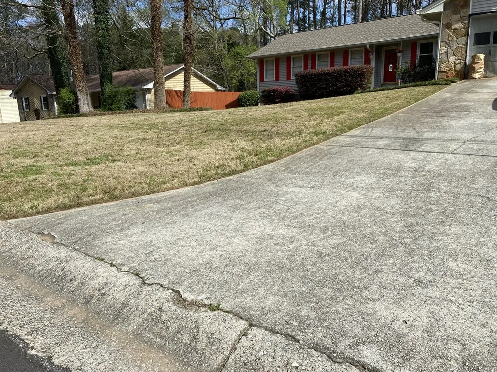 Affordable landscaping services in Lilburn, GA by Marinez Mowning
