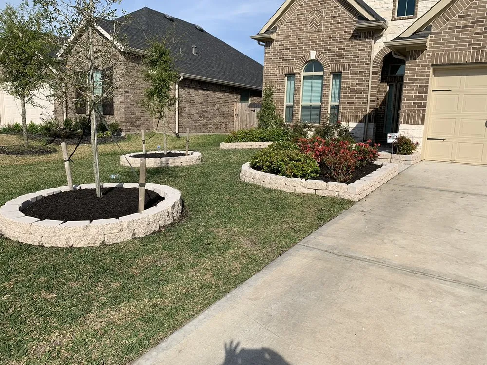 Local lawn mowing service in Missouri City, TX by Mario Land Service