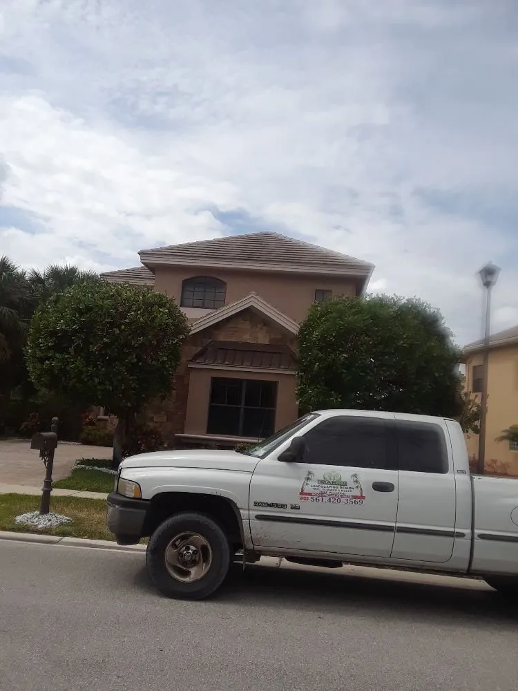 Trusted lawn mowing service experts serving Lake Worth, FL - Mario Miguel Landscaping