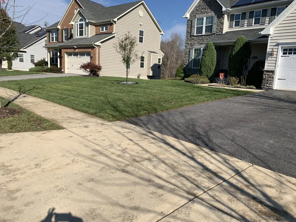 Expert lawn mowing service in Hyattsville, MD - Mario&B landscaping