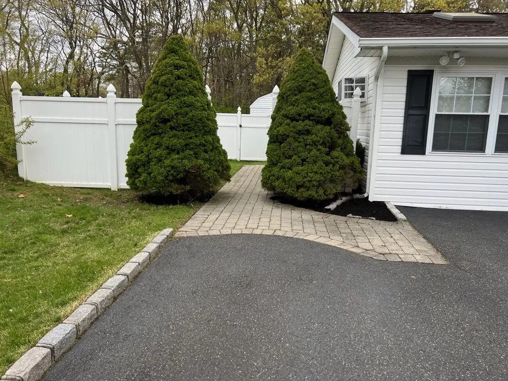 Top-rated yard cleanup service in Central Islip, NY by Mario’s Landscape