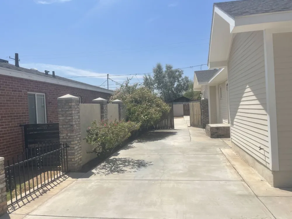 Top-rated lawn care service in Phoenix, AZ by Mario's Landscaping