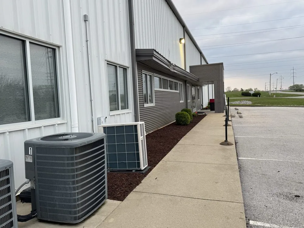 Top-rated yard maintenance in Bowling Green, KY - Marios Lawn And Landscaping