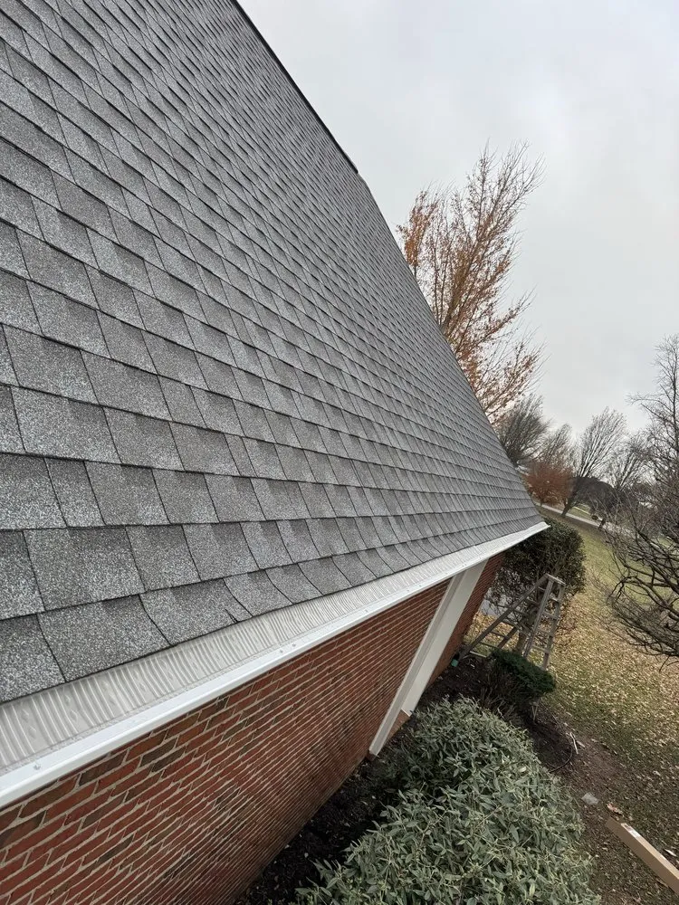 Professional yard maintenance experts serving Bowling Green, KY - Marios Lawn And Landscaping