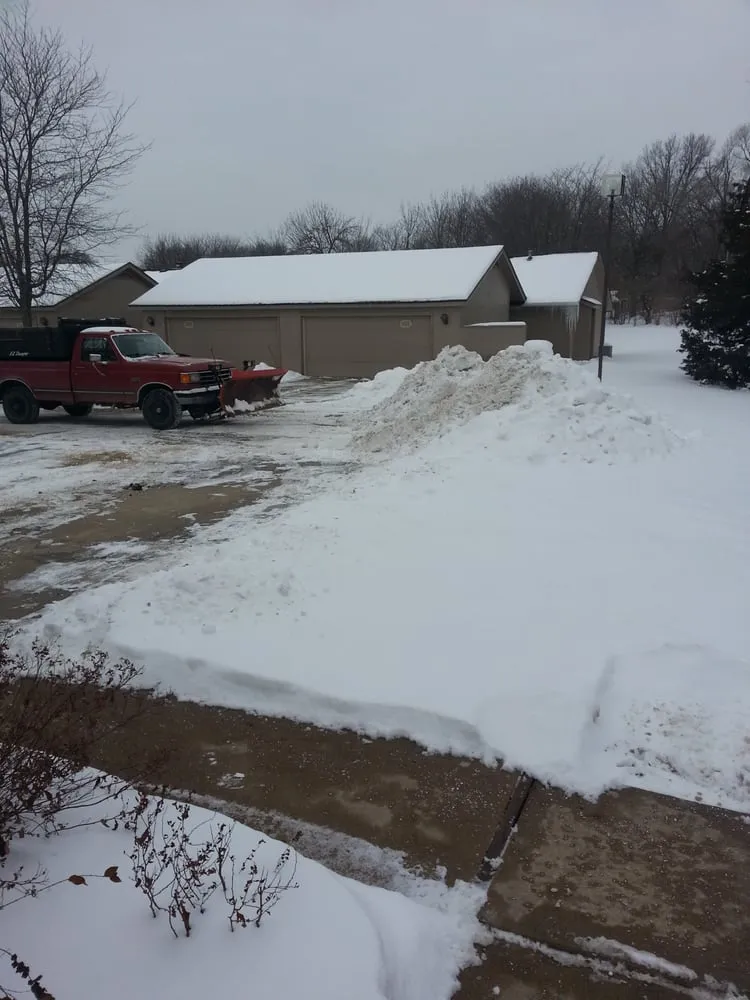 Affordable lawn mowing service experts serving Lawrence, KS - Marios