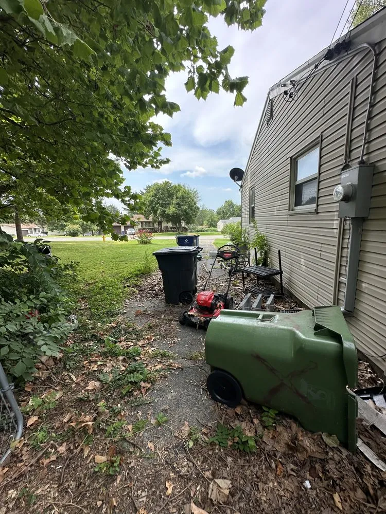 Affordable yard maintenance in Swansea, IL by Mark1pro Lawn Service