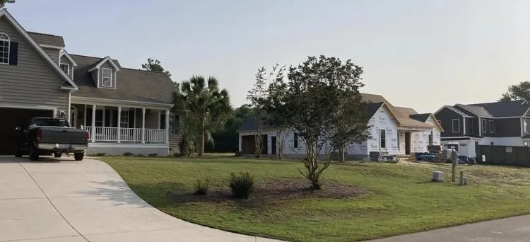 Top-rated yard cleanup service for homes across Cape Carteret, NC - Marker 24 landscaping
