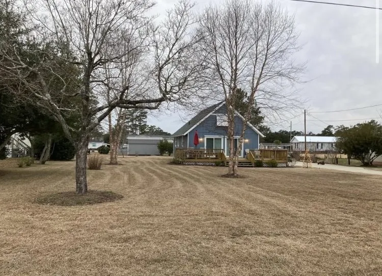 Top-rated lawn care service in Cape Carteret, NC - Marker 24 landscaping