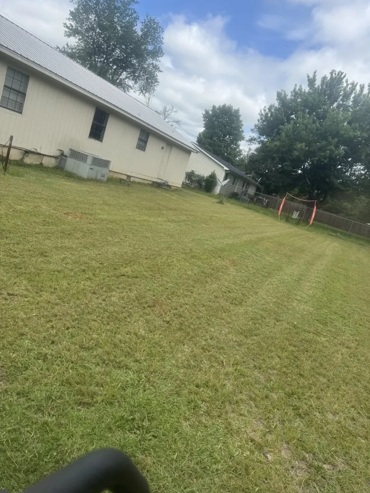 Reliable lawn care service in Cochran, GA by Markls Handyworks