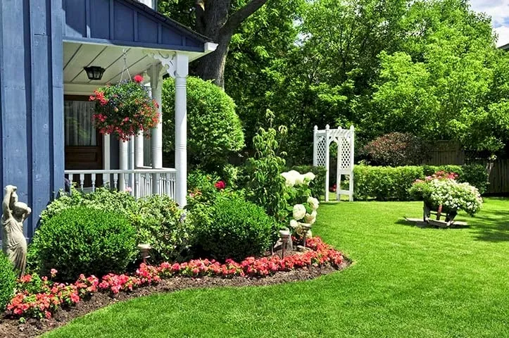 Reliable yard maintenance in West Hartford, CT - Mark's Landscaping
