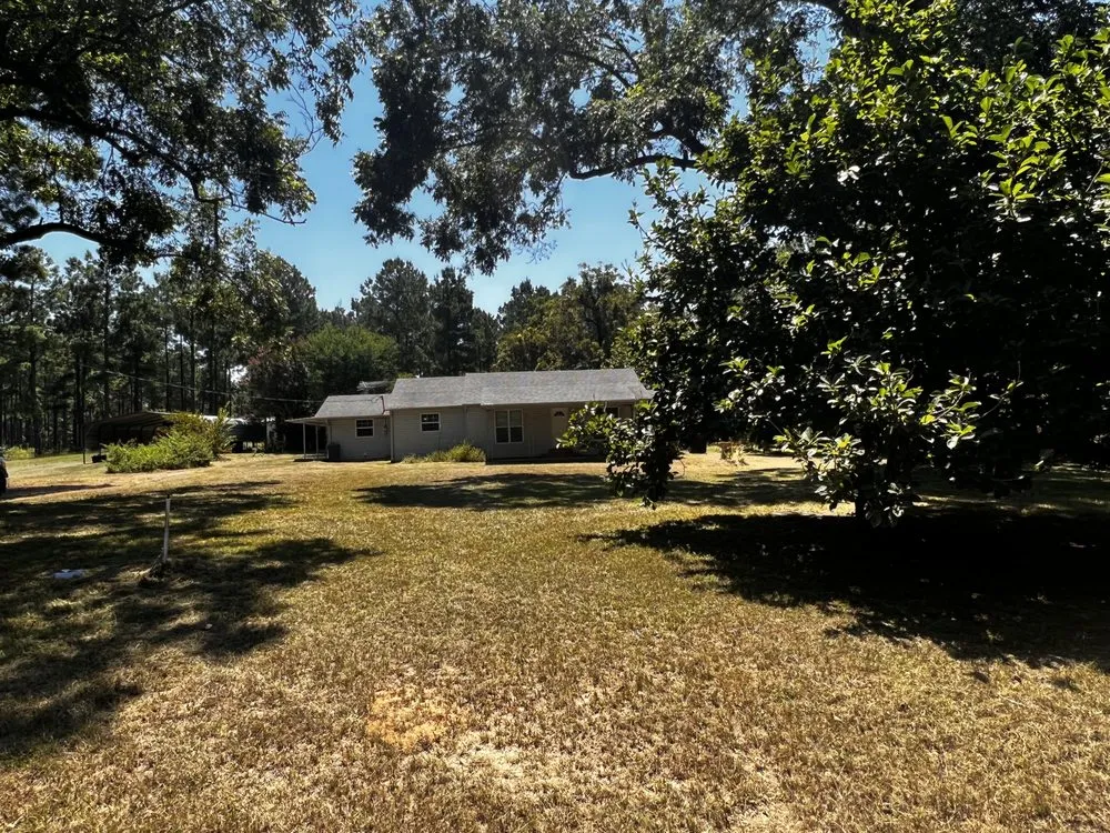 Reliable yard maintenance in Texarkana, TX by Mark’s Lawn And Landscaping