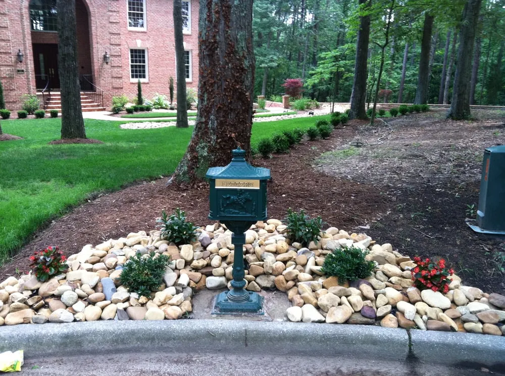 Expert garden landscaping in Yorktown, VA - Marlowe’s Outdoor Kitchens and Patios