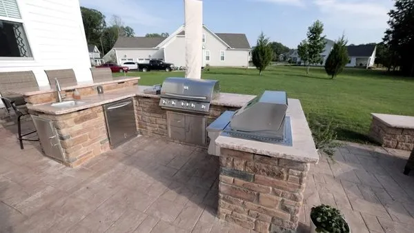 Marlowe’s Outdoor Kitchens and Patios Logo