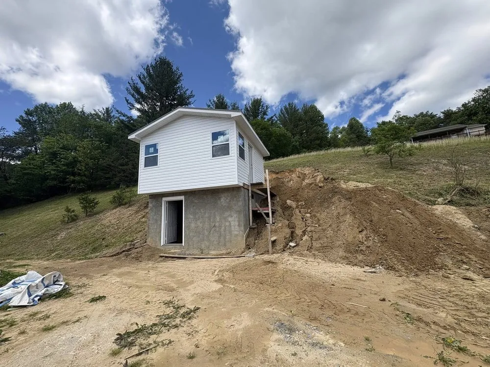 Local lawn mowing service experts serving Elizabethton, TN - Marlow's Land Service