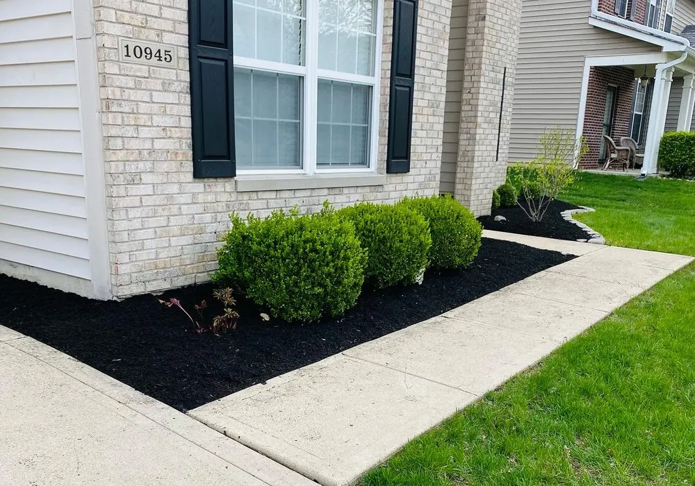 Custom lawn mowing service experts serving Indianapolis, IN - Marquez Lawn Care