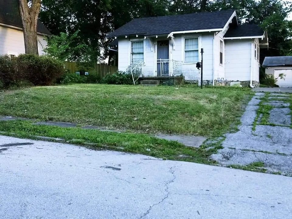 Affordable lawn mowing service for homes in Raytown, MO by Marquez's Landscaping Service