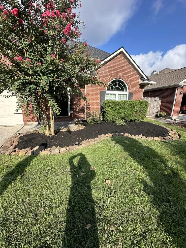 Top-rated lawn care service in Houston, TX - Marsh lawn & landscaping