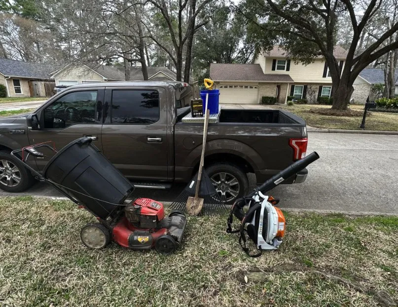 Expert lawn mowing service in Houston, TX - Marsh lawn & landscaping