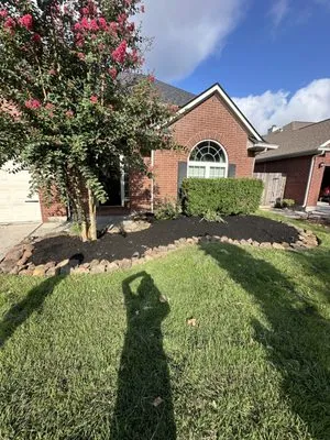 Marsh lawn & landscaping Logo