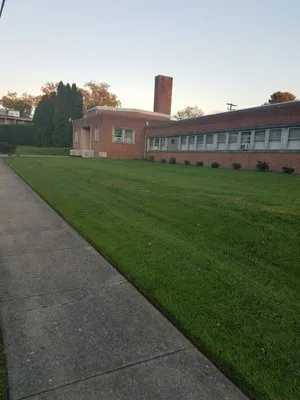 Marshall's Lawn Care Logo