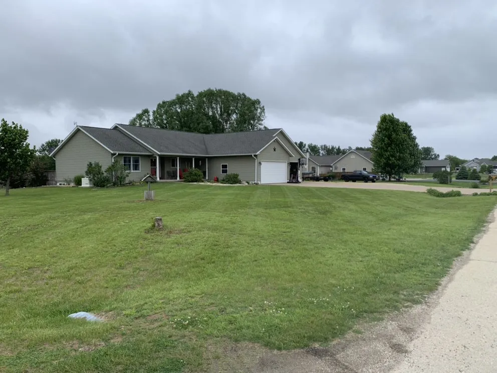 Trusted landscape design for residential properties in Fulton, IL by Marten’s Mowing