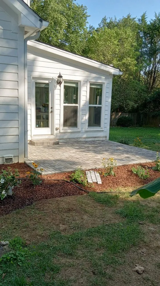 Custom lawn care service with custom design in Lebanon, TN by Martin Lawnscapes