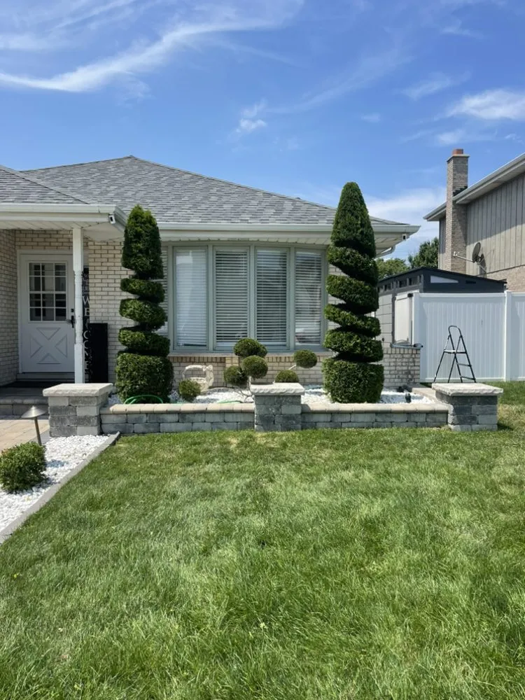 Top-rated lawn mowing service in Chicago, IL by Martinez B. Landscaping