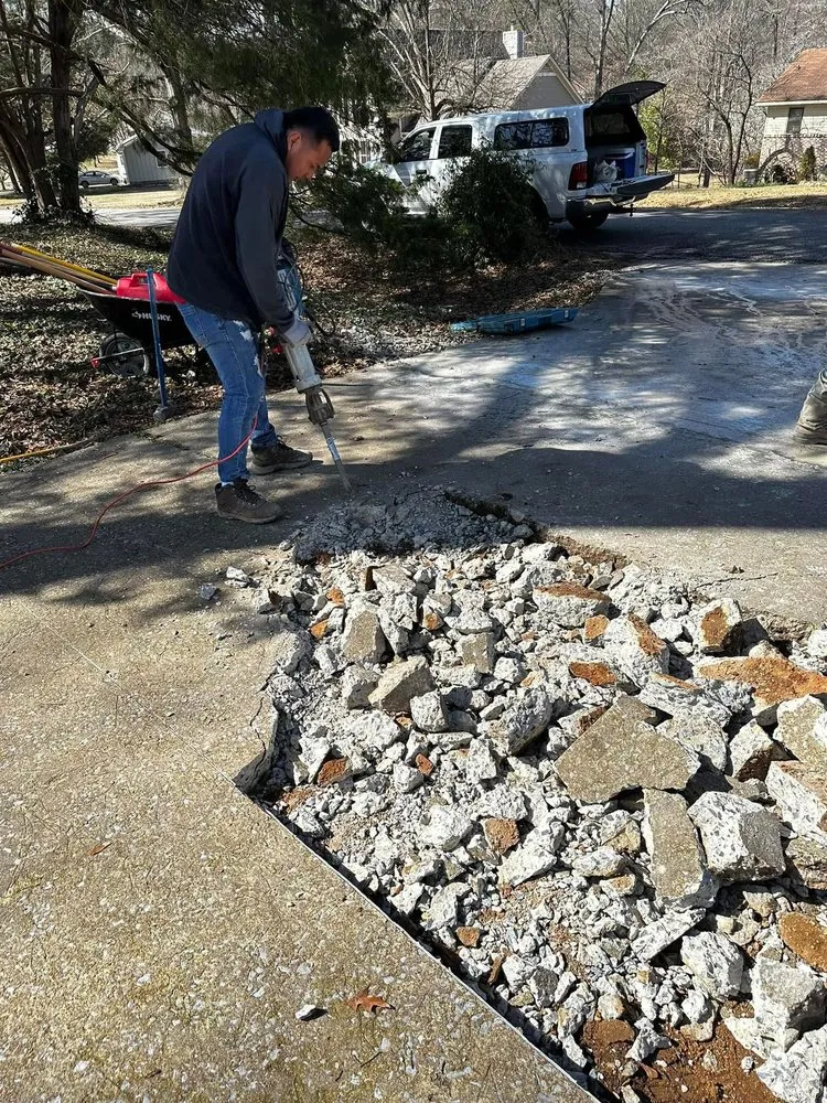 Expert lawn mowing service in Clanton, AL - Martinez Landcare & Maintenance