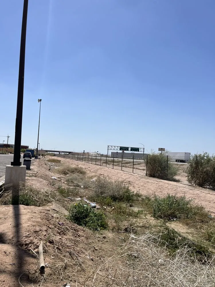 Top-rated garden landscaping in Desert Hot Springs, CA by Martinez landscape & hauling services