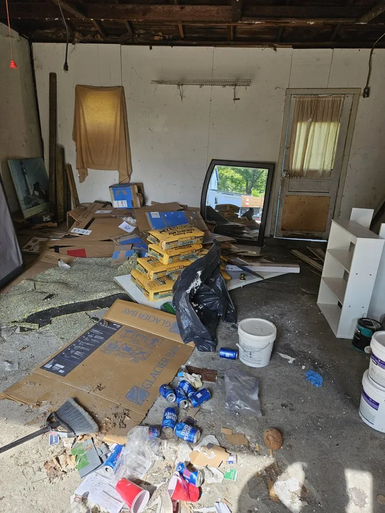 Reliable yard cleanup service experts serving Easthampton, MA - Martinez Landscape