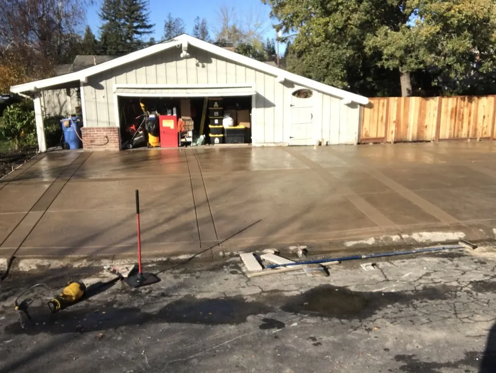 Affordable lawn mowing service in Pittsburg, CA by Martinez Landscaping & Tree Service