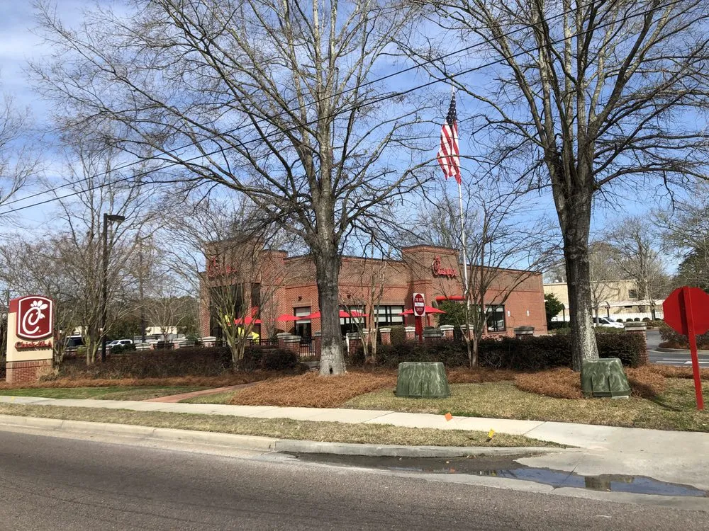 Local lawn mowing service near you in Summerville, SC by Martinez Landscaping and Pine Straw Service