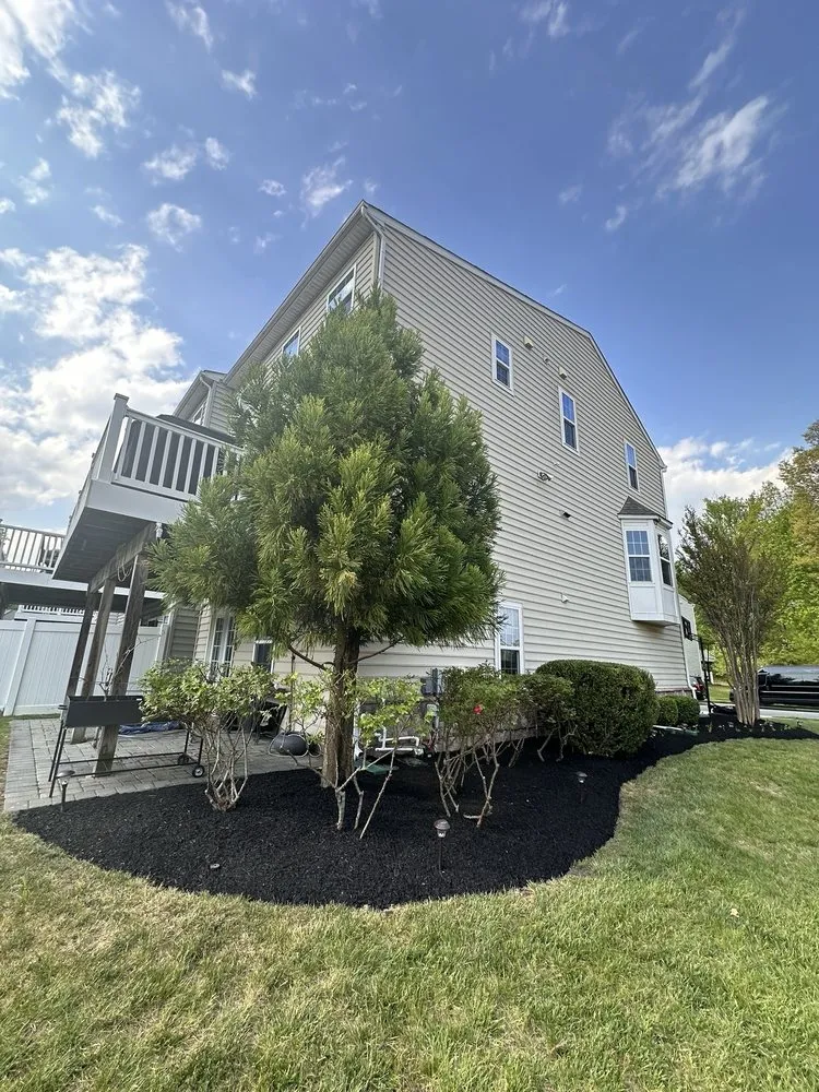 Professional garden landscaping in New Castle, DE by Martinez Landscaping