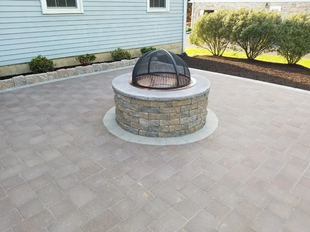 Expert yard maintenance for residential properties in New Castle, DE by Martinez Landscaping