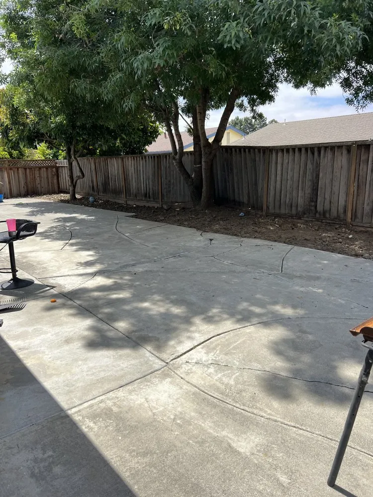 Professional lawn mowing service experts serving Newark, CA - Martinez Landscaping