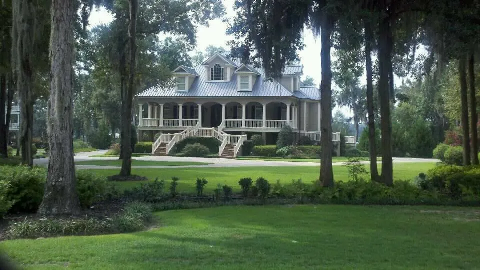 Custom lawn mowing service experts serving Albany, GA - Martinez Landscaping Services