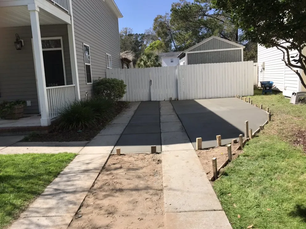 Professional yard cleanup service experts serving Summerville, SC - Martinez Landscaping