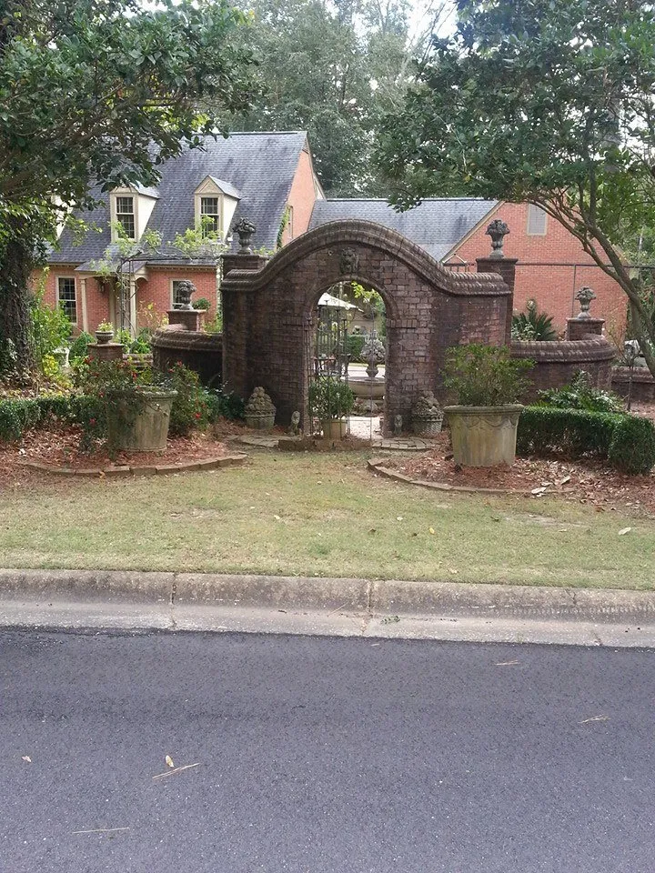 Expert garden landscaping in New Brockton, AL by Martinez Lawn Care