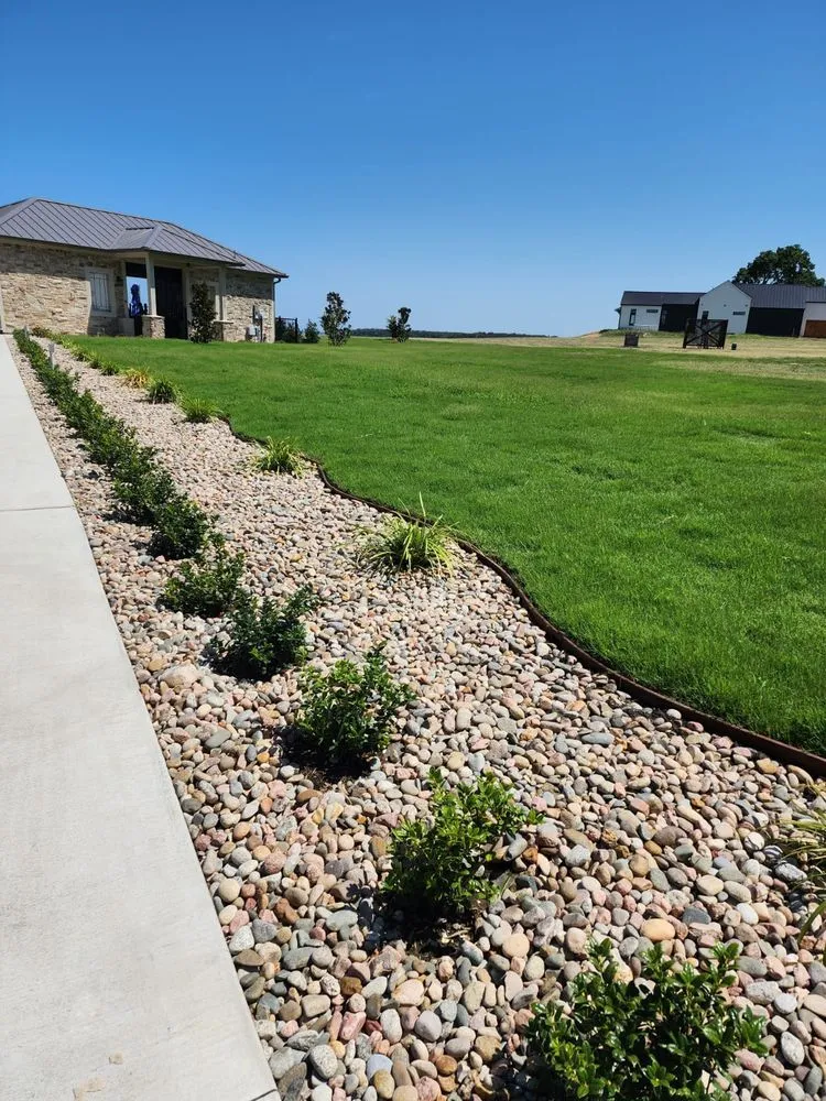 Trusted landscaping services experts serving Edgewood, TX - Martinez Lawn Services