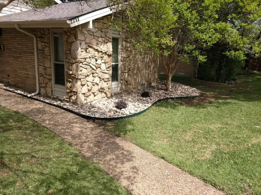 Affordable garden landscaping in Edgewood, TX by Martinez Lawn Services